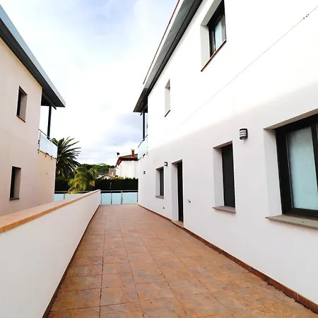 Moderna Con Piscina Individual *