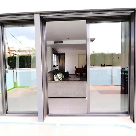 Moderna Con Piscina Individual Villa *