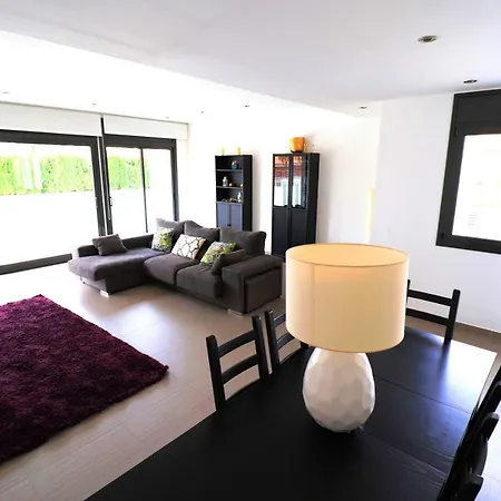 Moderna Con Piscina Individual * Cambrils