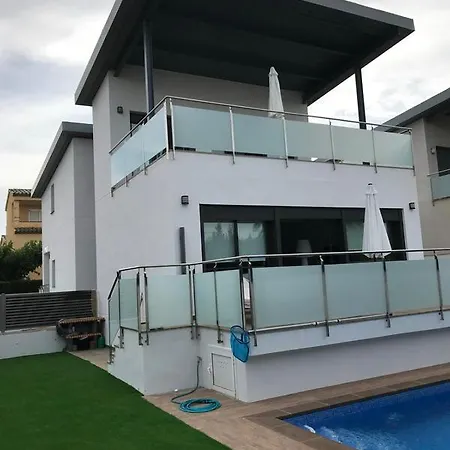 Moderna Con Piscina Individual *