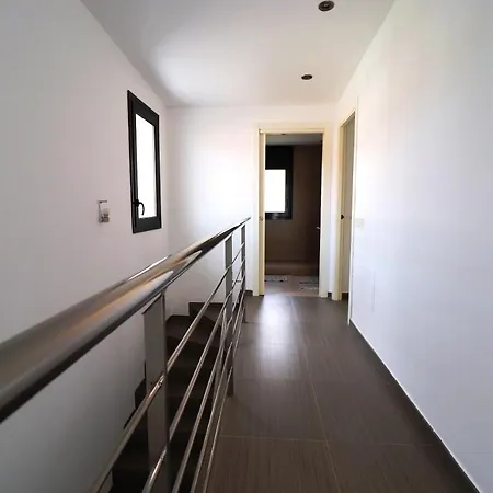 Moderna Con Piscina Individual Villa *