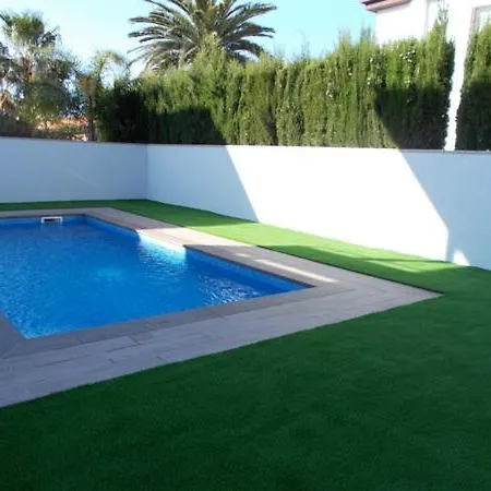 Moderna Con Piscina Individual Villa